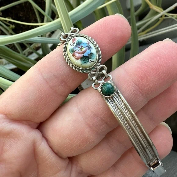 Vintage Enamel Floral Filigree Bracelet Fold Over Clasp - Picture 5 of 6